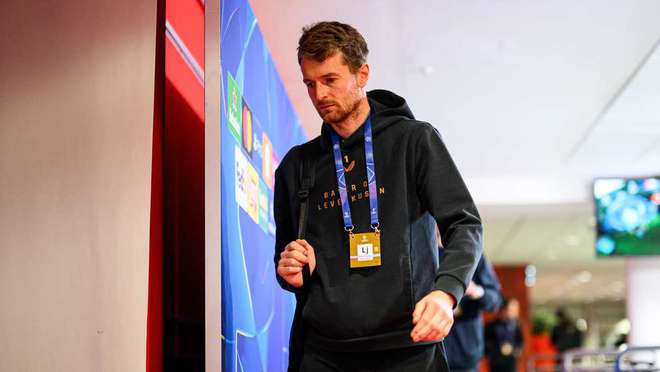 藥廠隊(duì)長弗萊肯，優(yōu)秀之人，堅(jiān)守首發(fā)門將之位。