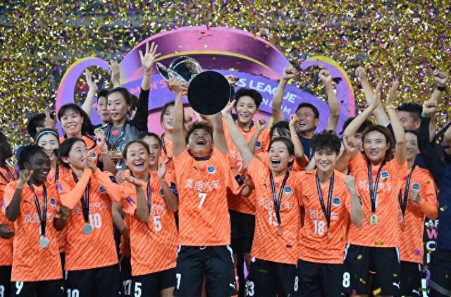 武漢女足亞冠奪冠，大別山精神閃耀榮光。