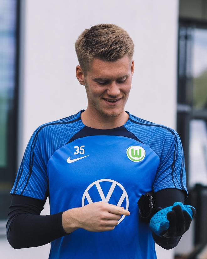 官方：沃爾夫斯堡門將舒爾策，22歲，加盟德丙維爾隊(duì)。