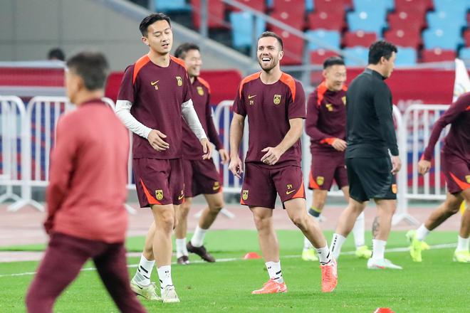 足球報(bào)：兩周間隔需警惕，國腳身心需緊繃以保狀態(tài)