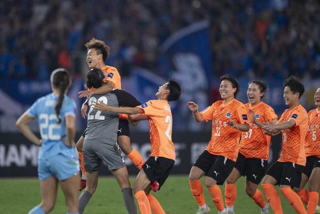 武漢女足奪冠，“逆轉(zhuǎn)”精神激勵(lì)人心。