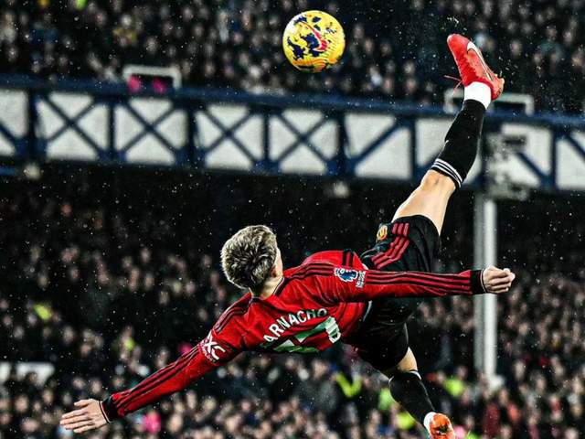 師徒重聚，加納喬離曼聯，或加盟勒沃庫森與滕哈赫聯手。