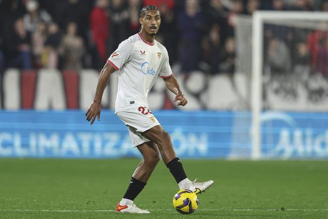 羅馬諾：勒庫引援巴代，中衛替塔離隊。