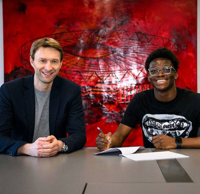 藥廠總監歡迎新援，啟程勒沃庫森，意義非凡。