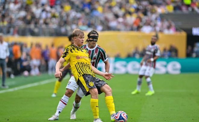 世俱杯冷門0-0，豪門無斗志，門將救險得1分。