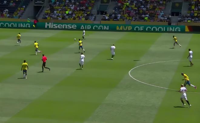 世俱杯冷門險(xiǎn)勝，多特奪首勝，雙方獻(xiàn)大禮。