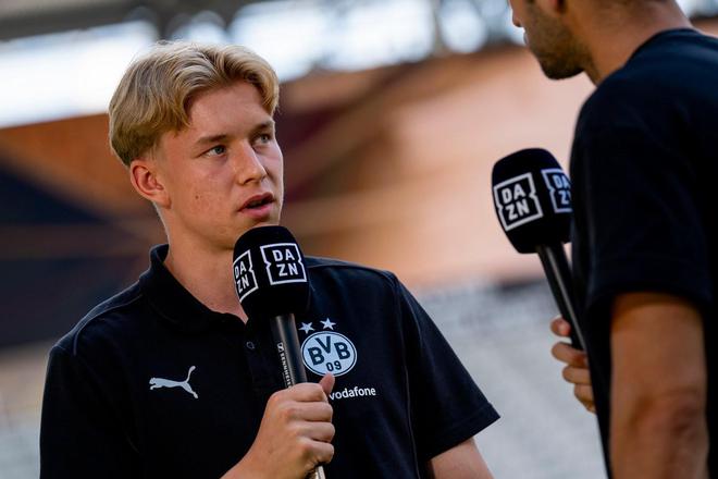 斯文松快速融入多特；擅長奔跑，優勢明顯。