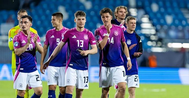 21歲德甲新星，后防領袖，英超豪門爭搶的希望之星。