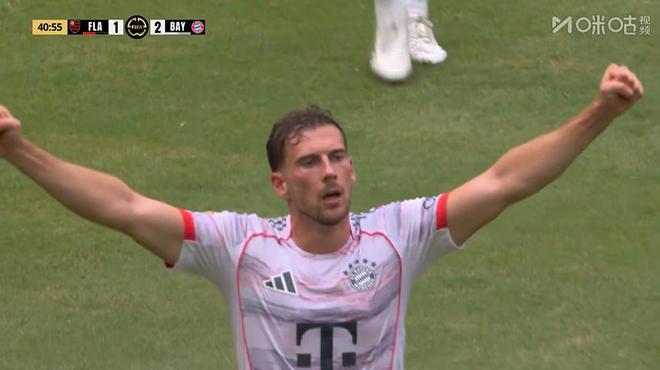 格雷茨卡遠射世界波，拜仁3-1領先。