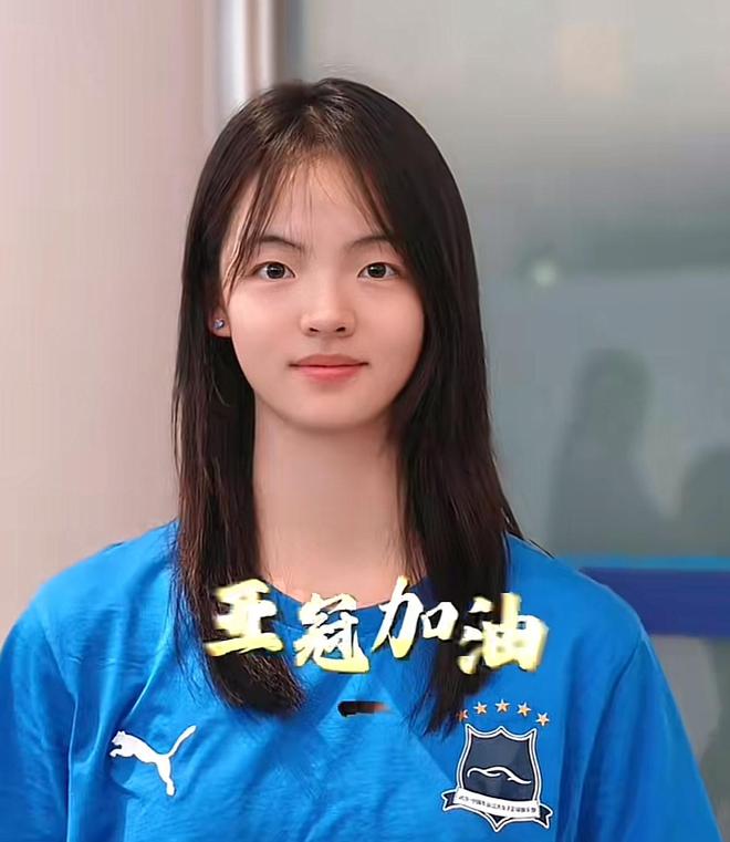 武漢女足姜晨璟，踢防守位反差大，自小如此。