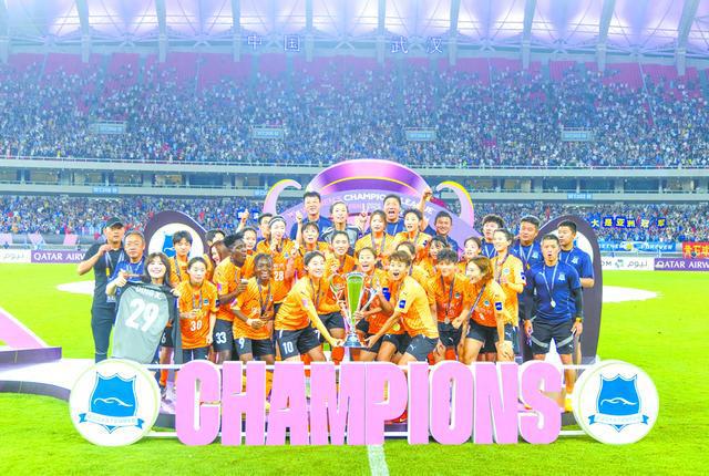 武漢女足120分鐘鏖戰奪亞冠首冠