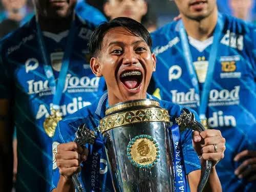 印尼前鋒踢亞冠遇中國強硬球員