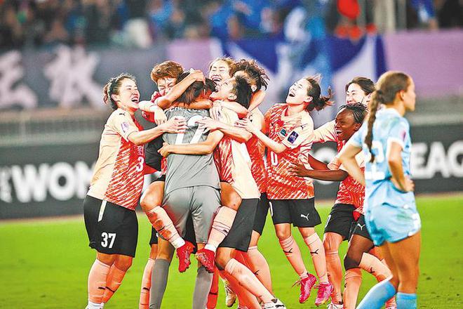 武漢女足，勇攀高峰，志在更高峰。