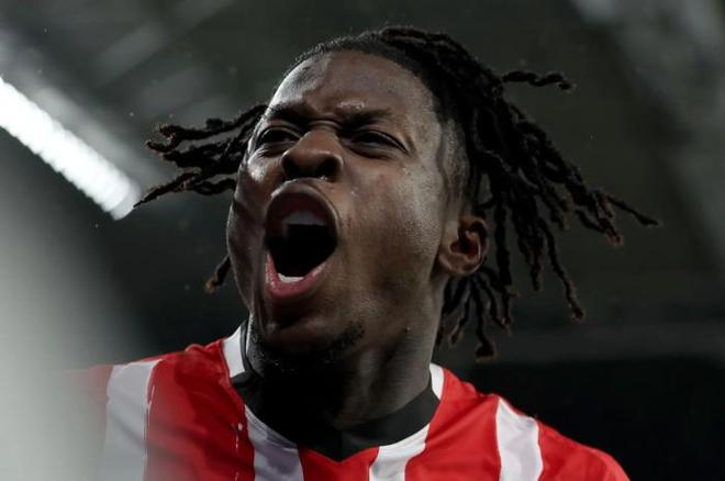 瑞天空：巴卡約科缺席PSV訓練，藥廠轉會優勢明顯。