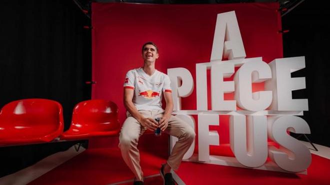 官方：維拉后衛科斯塔加盟萊比錫，續租一年。