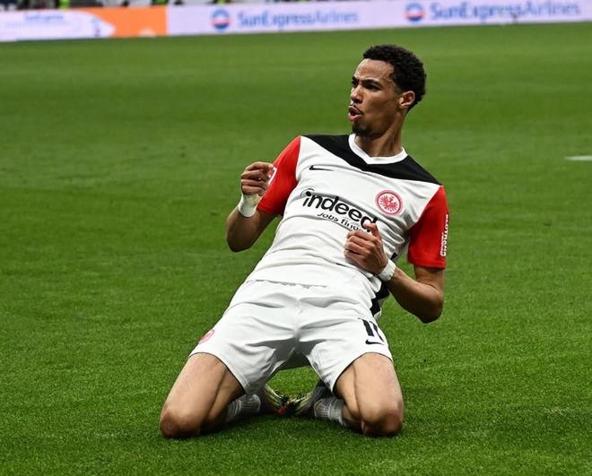 利物浦推進轉會談判，與法鷹、?；倏藞F隊商討。