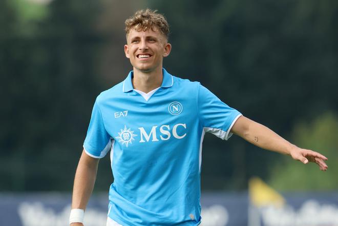 記者：沃爾夫斯堡林德斯特倫達口頭協議，正談那不勒斯。