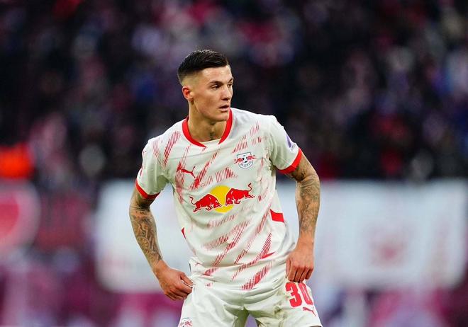 羅馬諾：曼聯接觸謝什科團隊，紐卡競標其要價