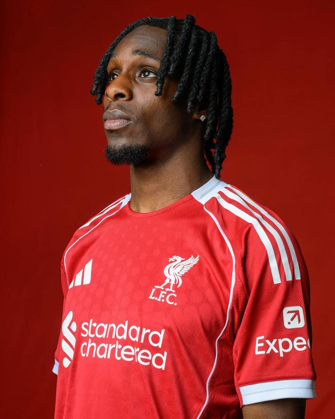 30日續(xù)，弗林蓬秀新季利物浦戰(zhàn)袍