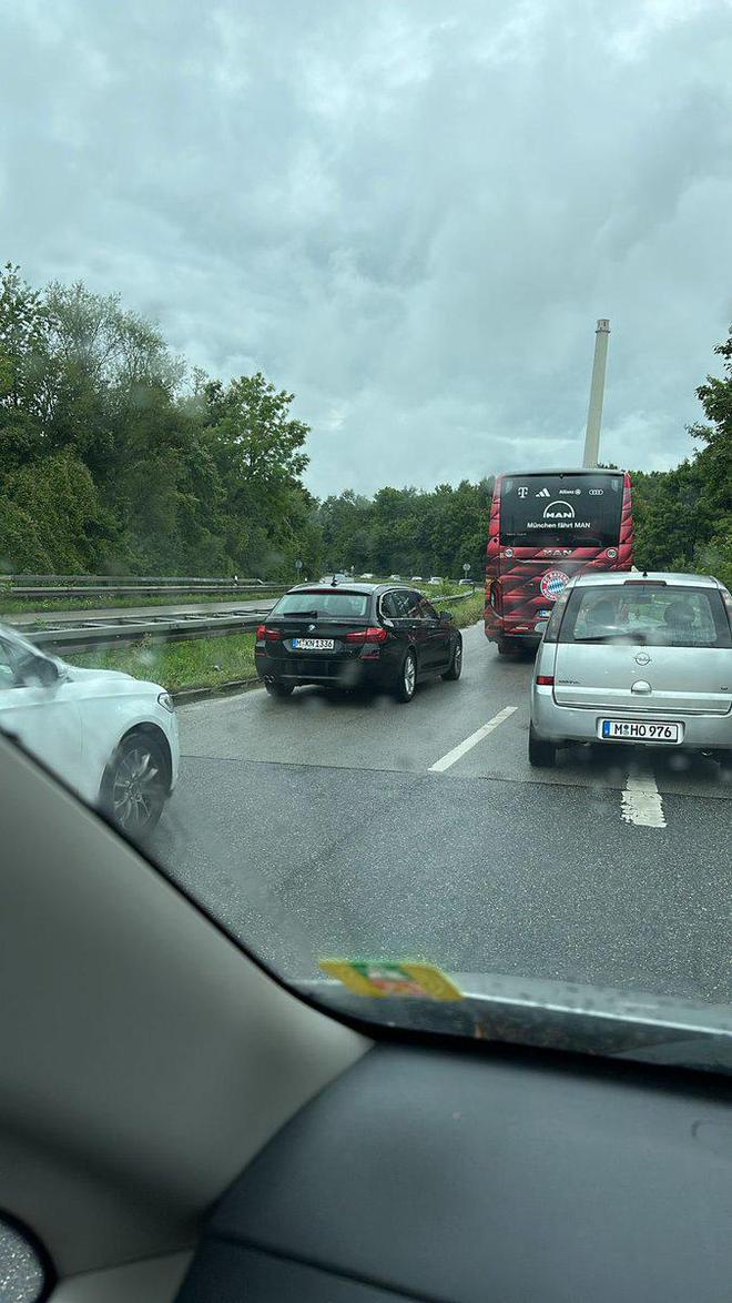 比賽近，拜仁大巴堵路，能否及時趕到？