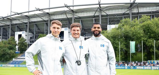 官方續約：漢堡留任34歲主帥波爾津，上季接手助隊升級。