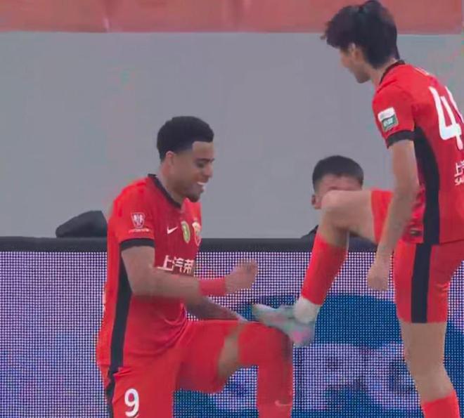 東體：海港撤報古斯塔沃，半年合同可轉可離。