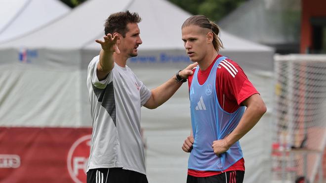 克洛澤：達(dá)姆施塔特默契配合，全力沖禁區(qū)。