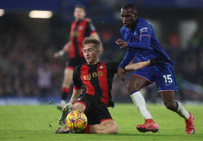 記者：尼古拉斯-杰克遜未加盟曼聯，媒體報道不實。