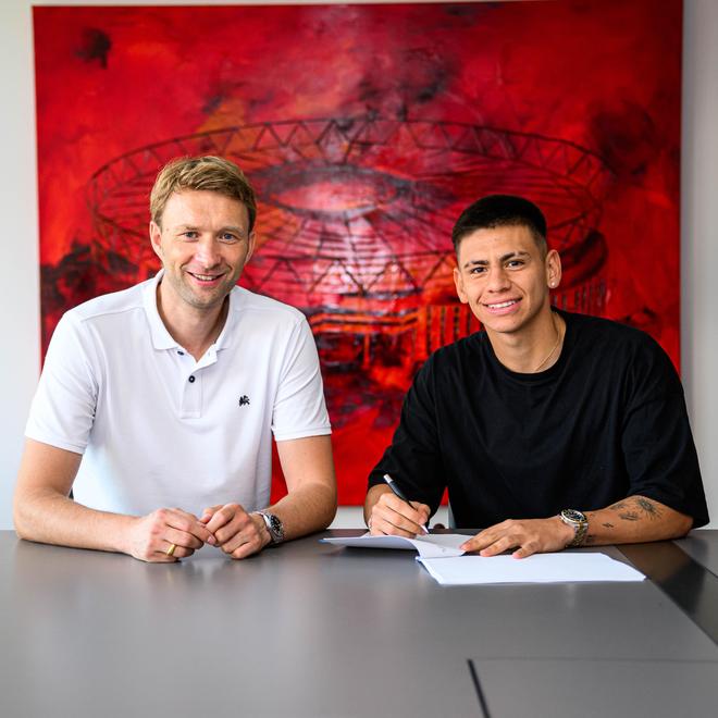 官方：曼城少年埃切韋里租借至勒沃庫森