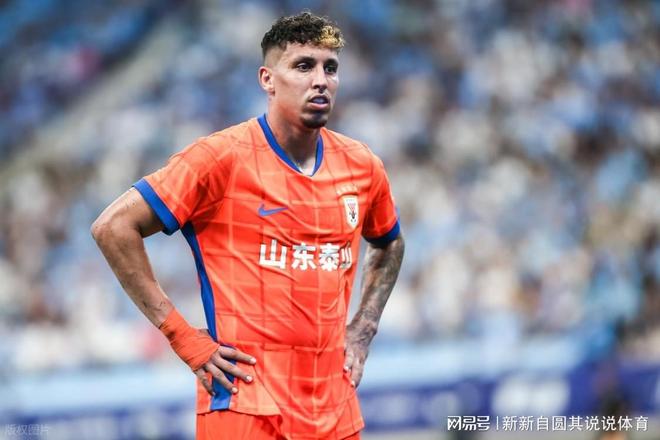 中超亂局，保級爭冠僅差兩分，精彩紛呈。