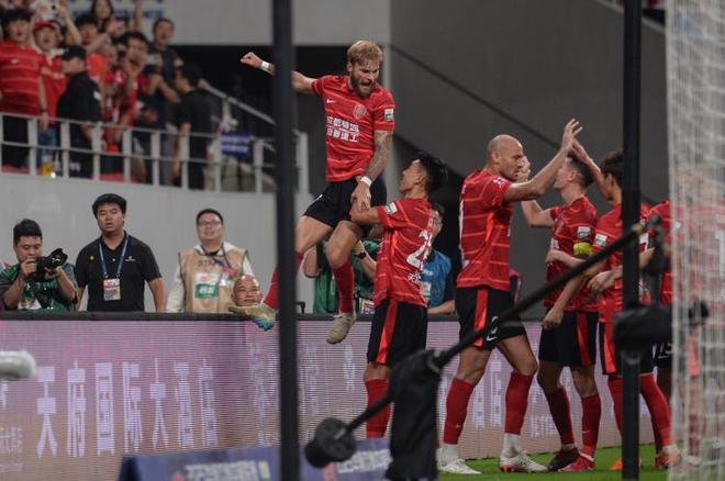 足球報：蓉城不敗戰五隊，專注自我爭冠